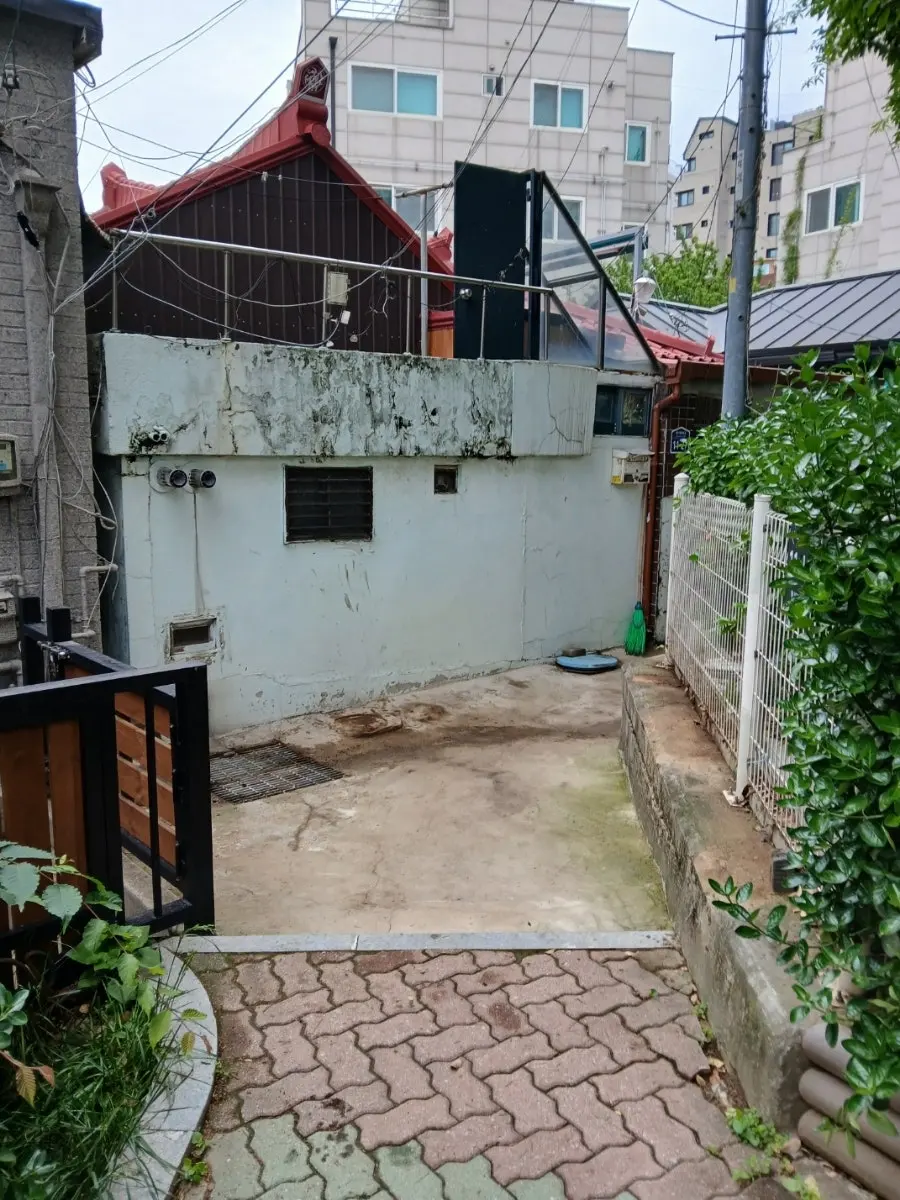 서울 용산구 이태원동 어린이공원옆 주택1층 유품정리 빈집정리 해 드렸습니다. 집치울때는 쓰레기집정리 고독사유품정리 원룸정리 오피스텔정리 등 저렴한 비용으로 치워 드리는 업체입니다. 사진 11